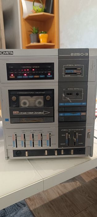 Продам магнитофон Комета- 225с