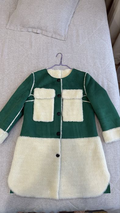 Легкая дубленка.