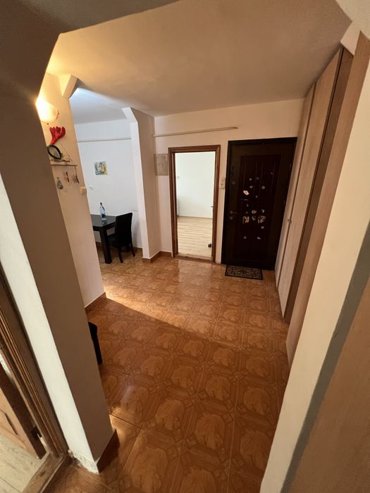 Inchiriez apartament 2 camere zona cartier