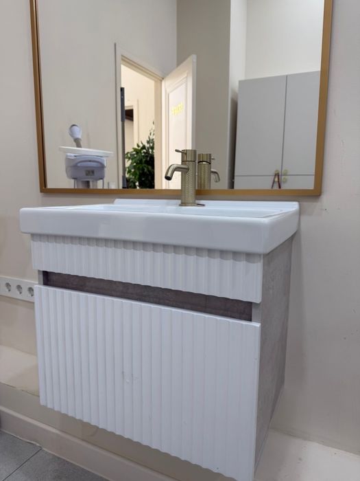 Раковина с тумбой