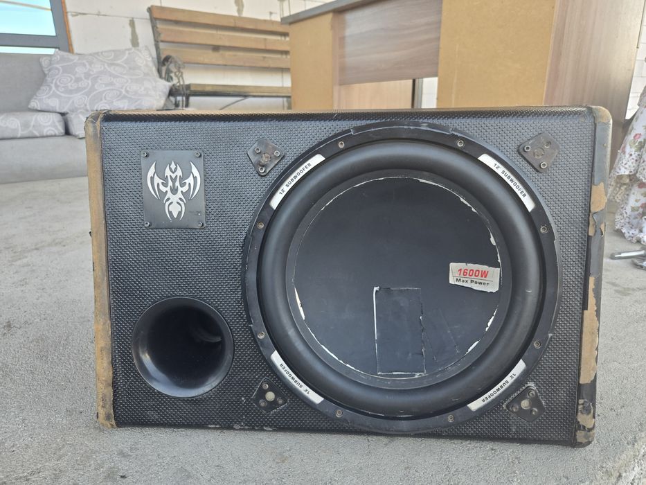 Продаю сабуфер на машину