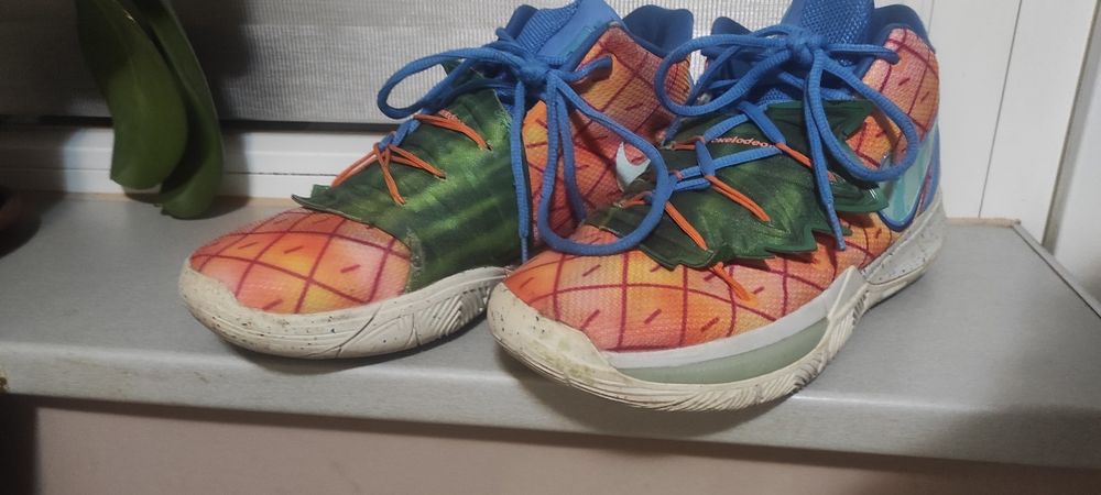 Маратонки и обувки Adidas и други