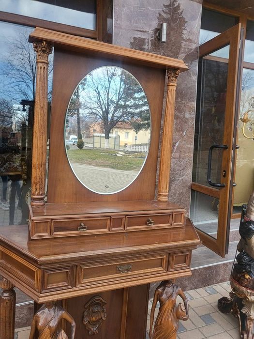 Шкаф с огледало. Красиво