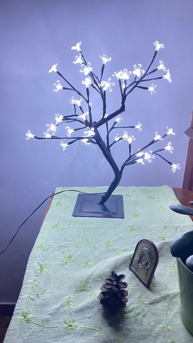 Pom decorativ flori de cires si becuri led