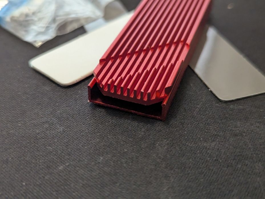 Radiator/cooler pasiv SSD M2 rosu