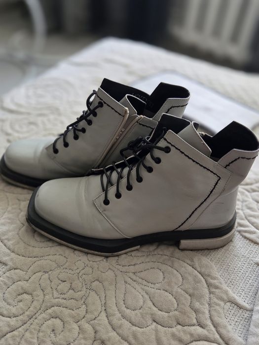 Продам ботинки женские