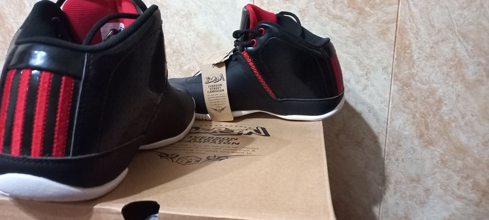 Продам новые фирменные Баскетбольные кроссовки