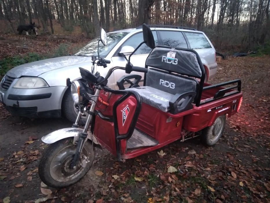 Tricicleta electrica foarte puțin folosită în stare ff buna doar două