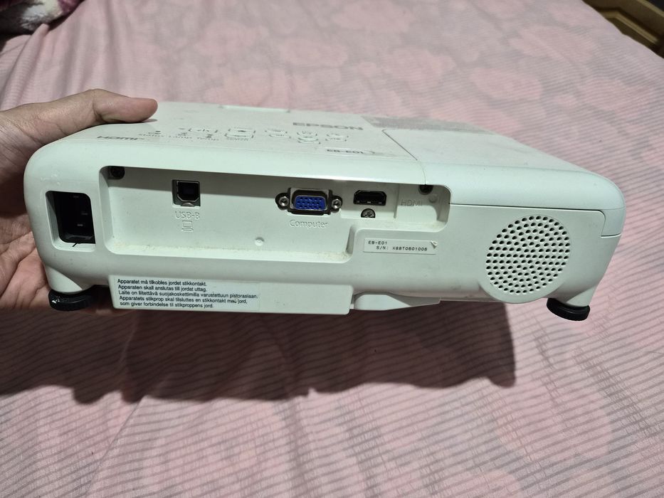 Проектор EPSON EB-E01