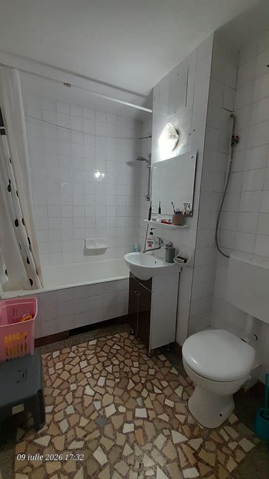 Vând apartament 2 camere Str Fabricii de Zahar