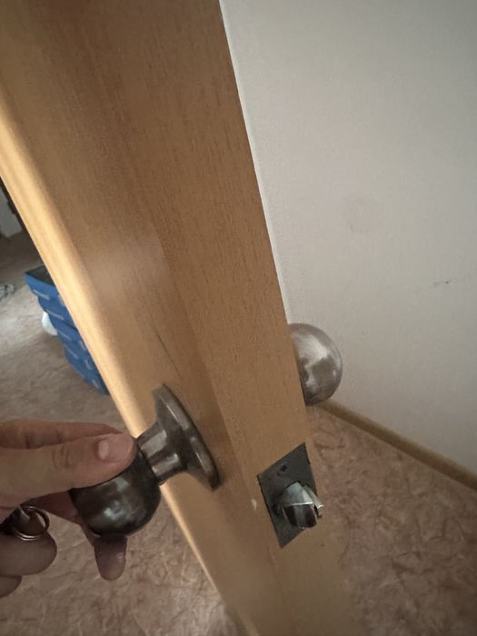 Продам межкомнатные двери .