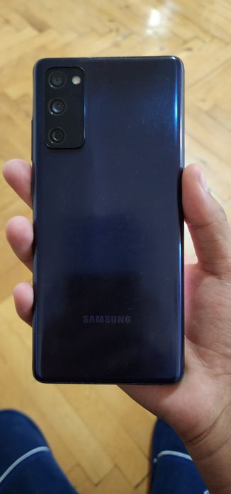 Samsung S20 память 128 гб в хорошем состаяние
