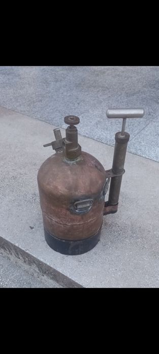 Pompa veche din alama