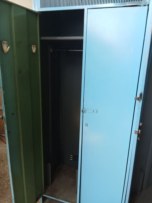 Продам шкафчики железные