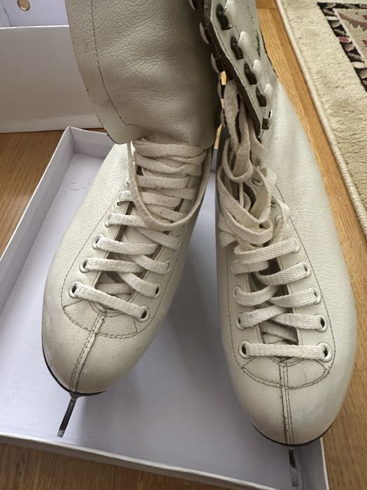 Продам коньки botas