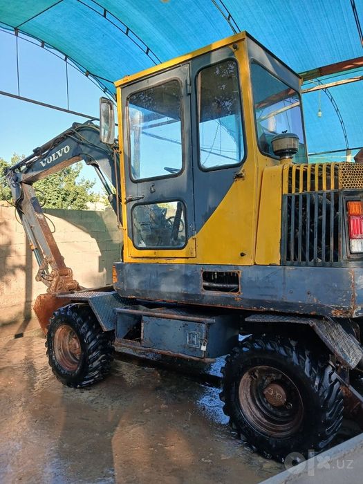 Ekskovator VOLVO 55-talik sotilyapti, toza koreya