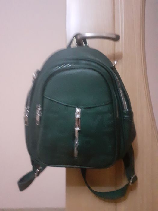 Ghiozdan dama ,verde ,nou cu eticheta