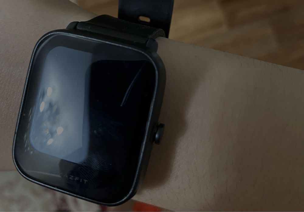 Продаю смарт часы AmazFit Bip U