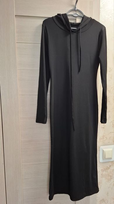 Черное платье худи (лапша). Размер S