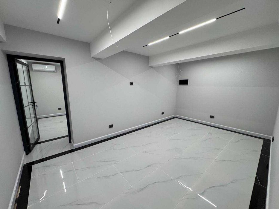 Продается нежилое помещение под офис в центре города 85+70м2