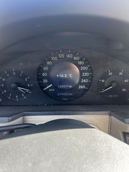 Mercedes  E 220 w211