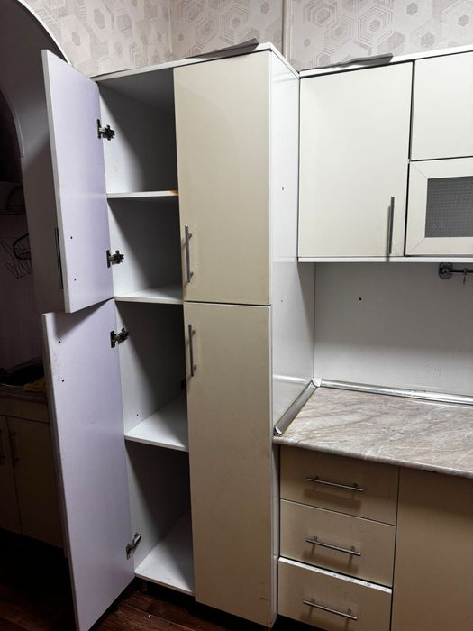 Срочно продаю кухонный гарнитур