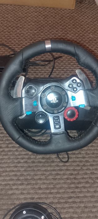Vând volan gaming Logitech G29