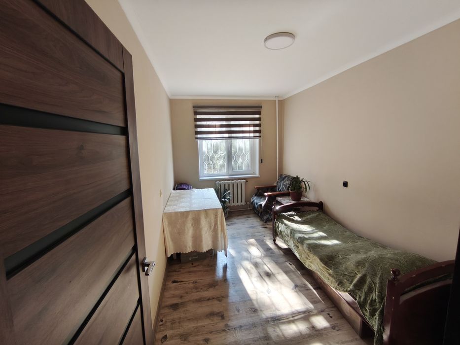 Продается квартира 4 комнатная с двором