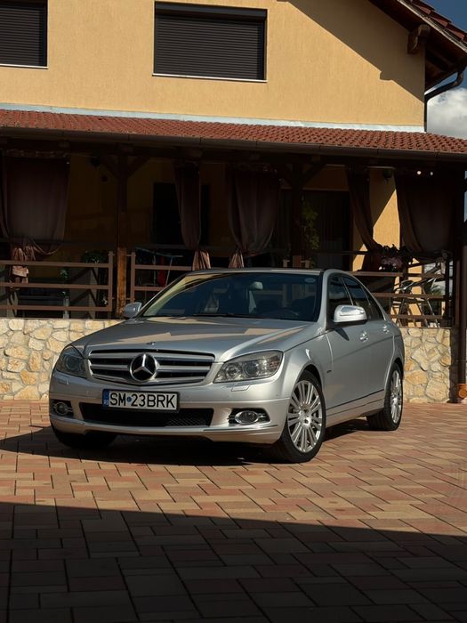 Mercedes-Benz C180 W204 | 156 CP | An 2007 | Cutie Automată | Trapă | LED | Stare impecabilă