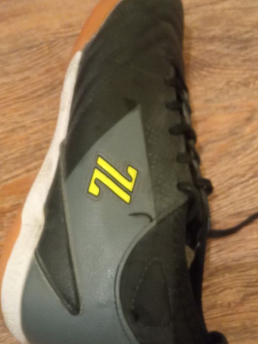 Кроссовка залник 36 размер