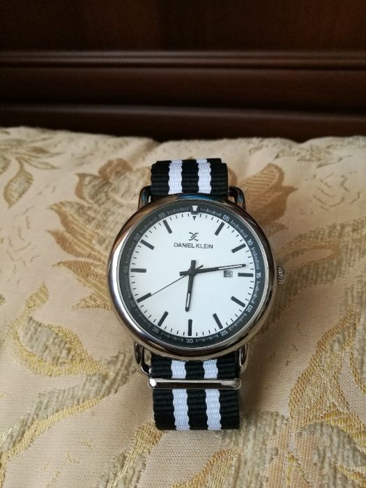 Продаю часы Daniel Klein