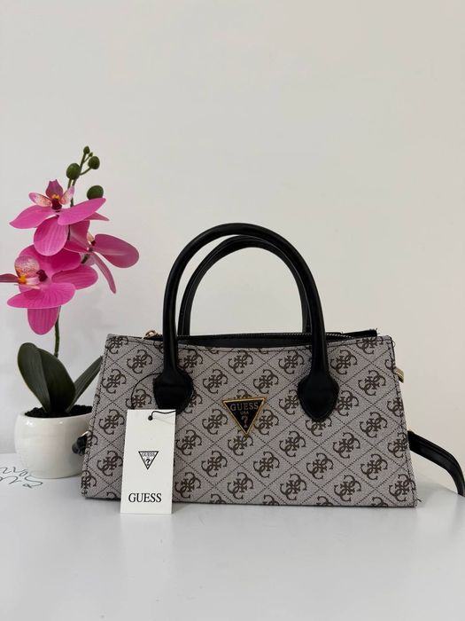 Geanta dama Guess
