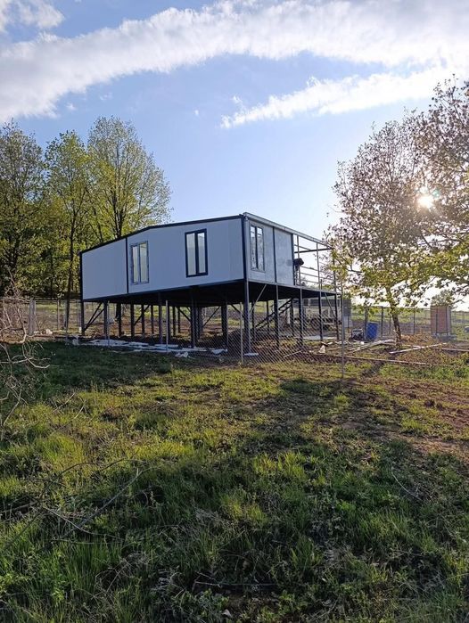 Cand casa din panauri sendwici pe structura metaluca sau din lemn