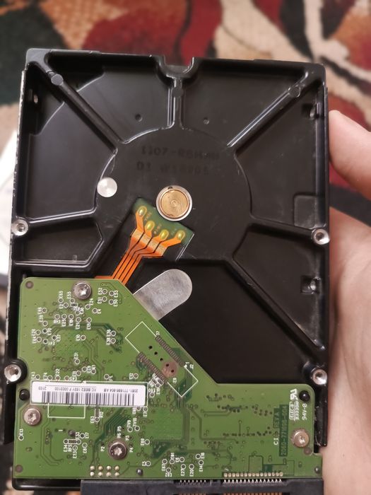 Qattiq disklar 2, 4 tb(terabaytli)