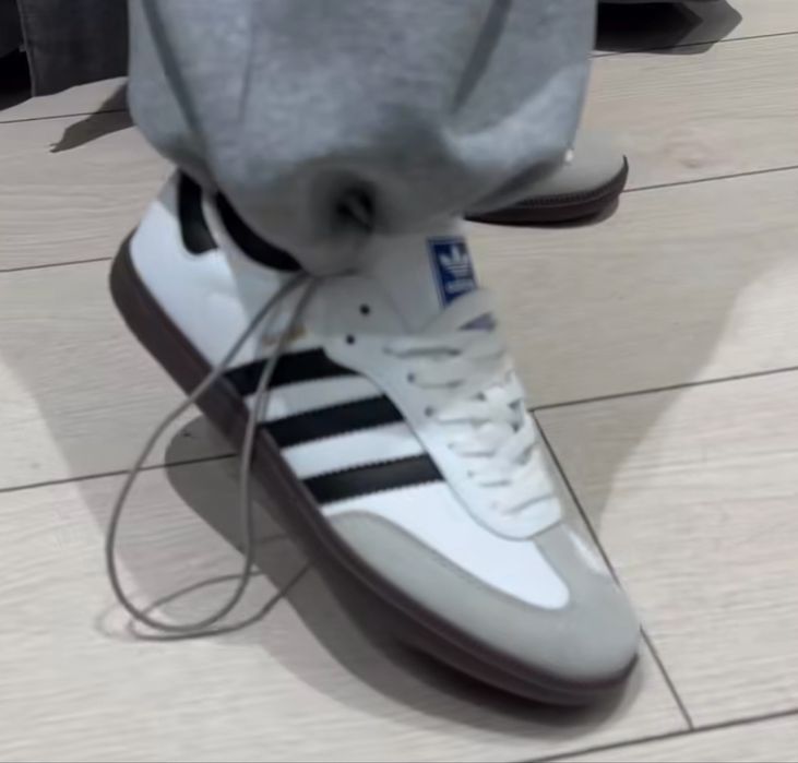 Adidas samba.