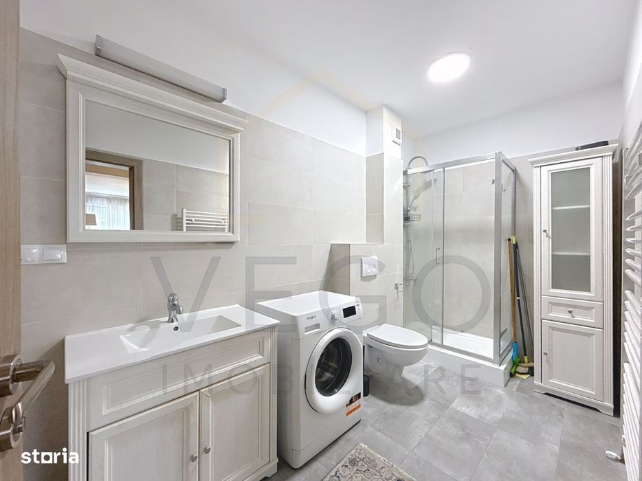 2 separate bedrooms + living room close to Platinia Shopping Center