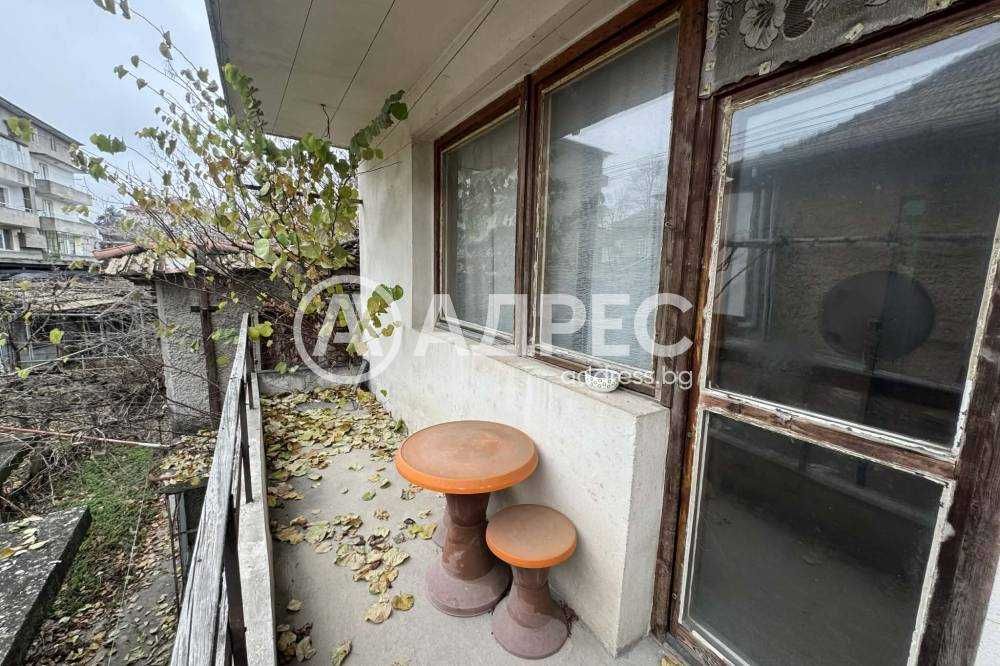 Етаж от къща в град Попово с отлична локация