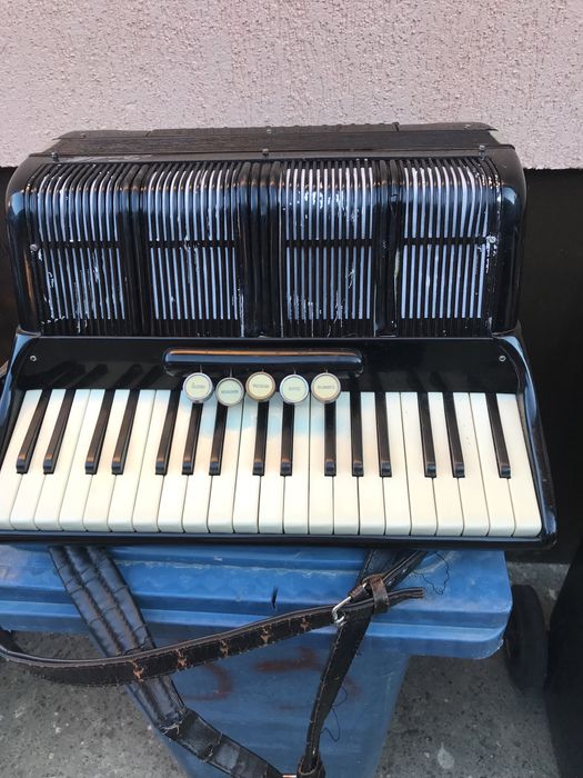 Acordeon Italian  Scandalii cu 80 basi