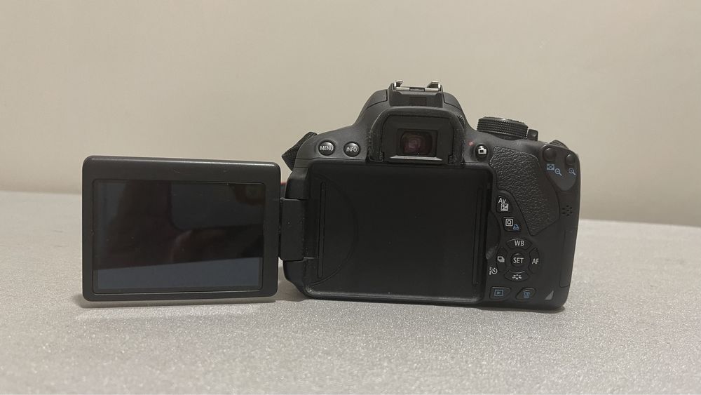 Фотоаппарат Canon 700D