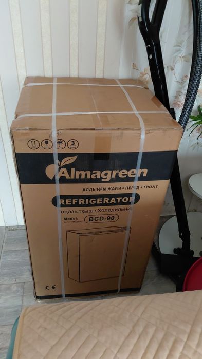 Продам холодильник офисный новый