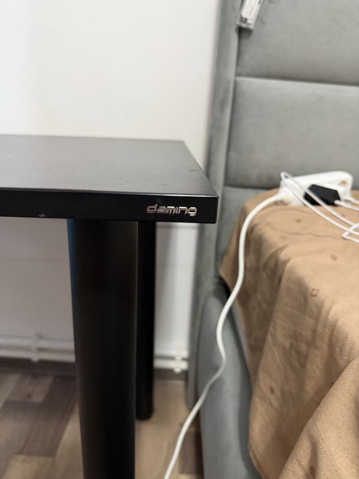 Birou de gaming impecabil