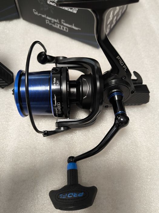 SET 2 Mulinete PRO FL Strategist 8000 10+1 Rulmenti NEW 2024