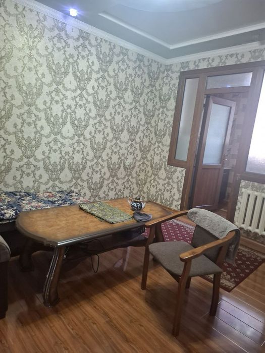 Чиланзар 2 квартал  2 ком  Зеркалка