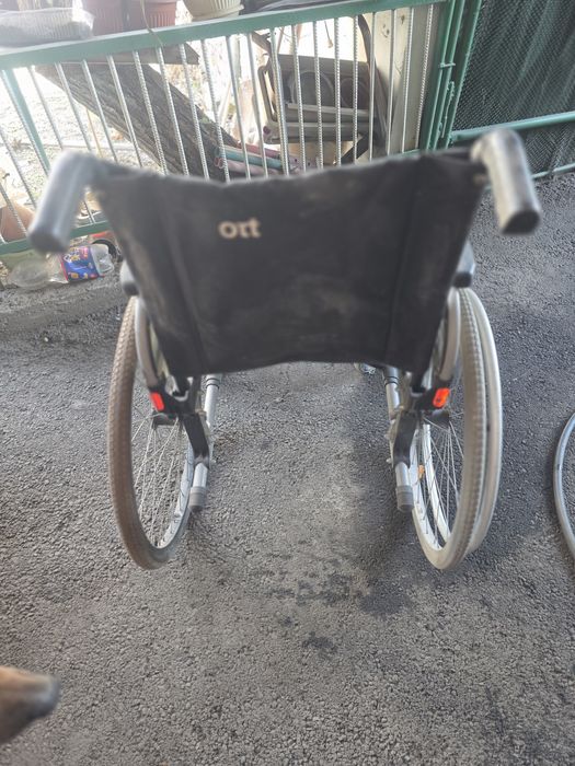 Продам инвалидную коляску