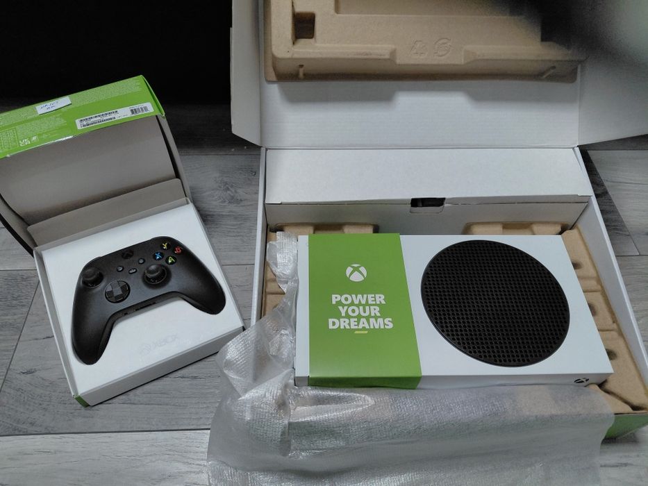 Xbox Series S + Controller / FullBox