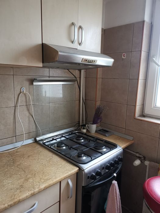 Închiriez garsoniera cf 1 zona piața Minis