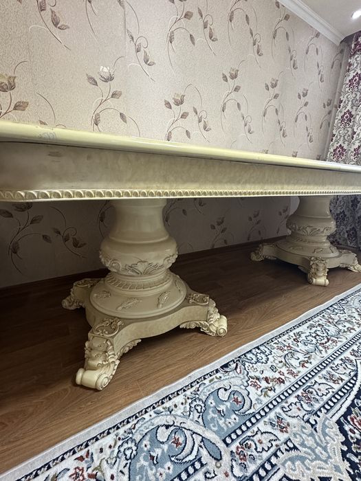 Продается стол деревянный