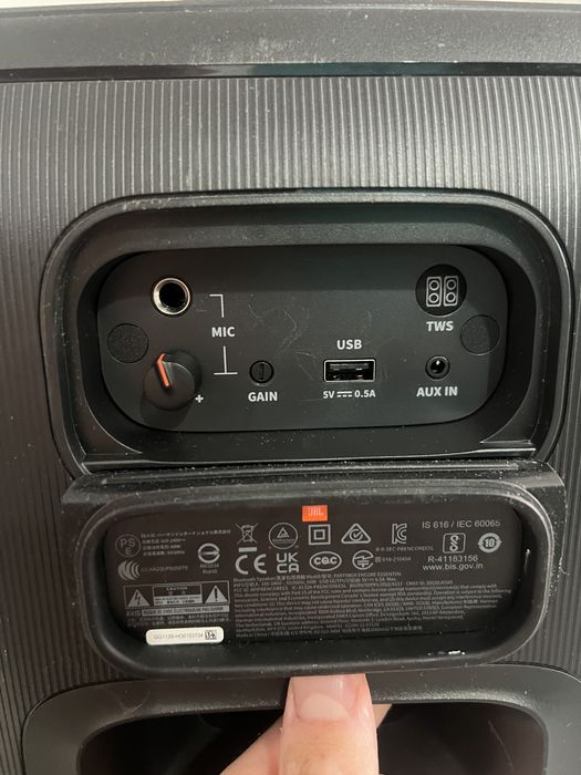 Vand boxa JBL partybox
