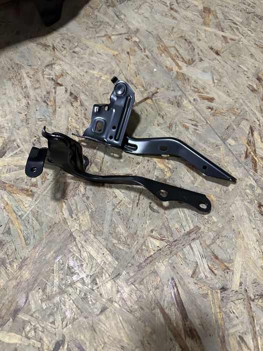 Петли капота Corolla 210 оригинла