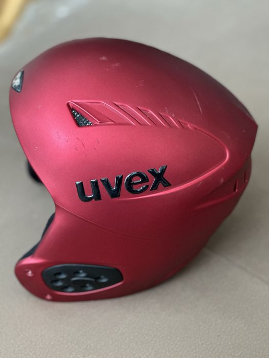 Ски каска Uvex с твърди уши